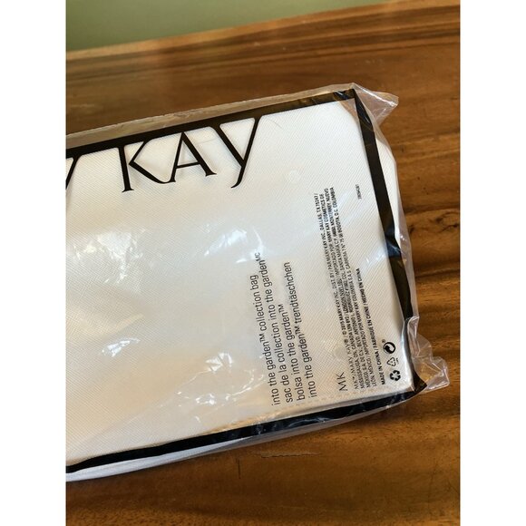 Mary Kay: Into the Garden Collection Bag White Makeup Bag Limited Edition - NEW - Picture 7 of 14